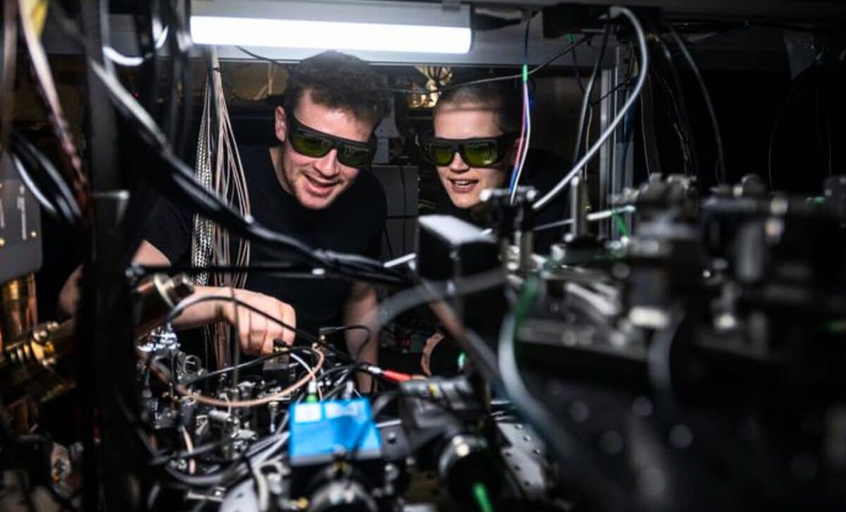 Scientists-at-Oxford-Achieve-Quantum-Teleportation-1200x727